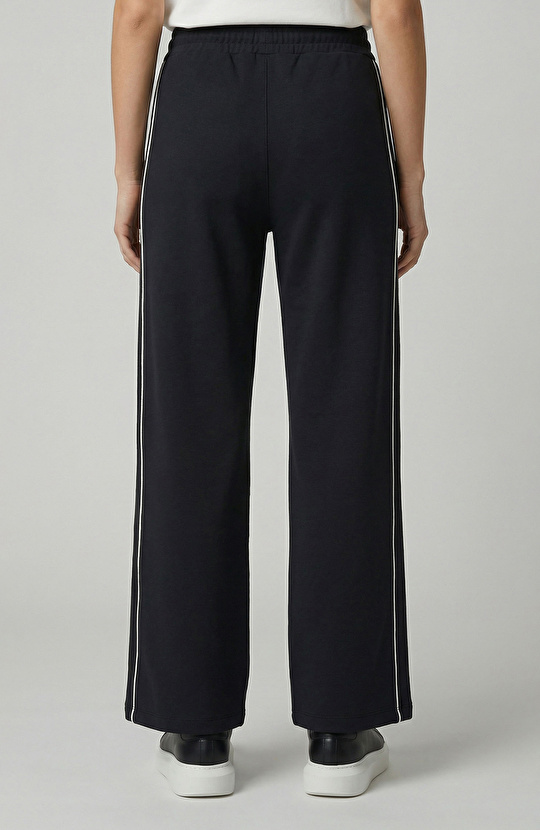 Siyah Modal Karışımlı Biye Detaylı Eşofman