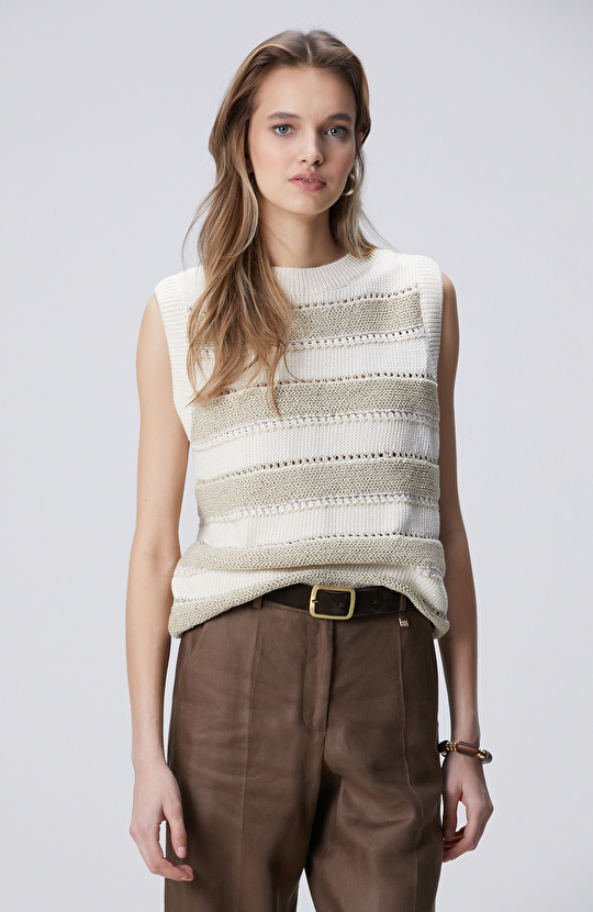 Kırık Beyaz Sırt Detaylı Triko