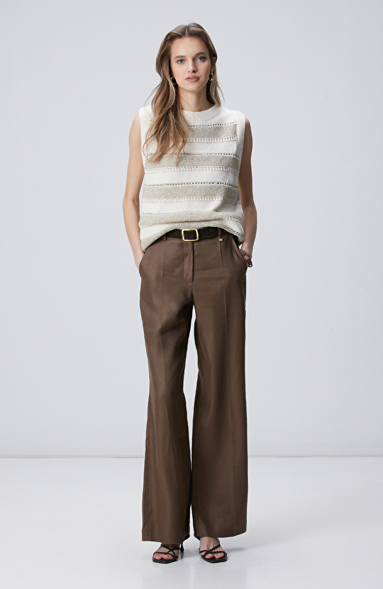 Kırık Beyaz Sırt Detaylı Triko