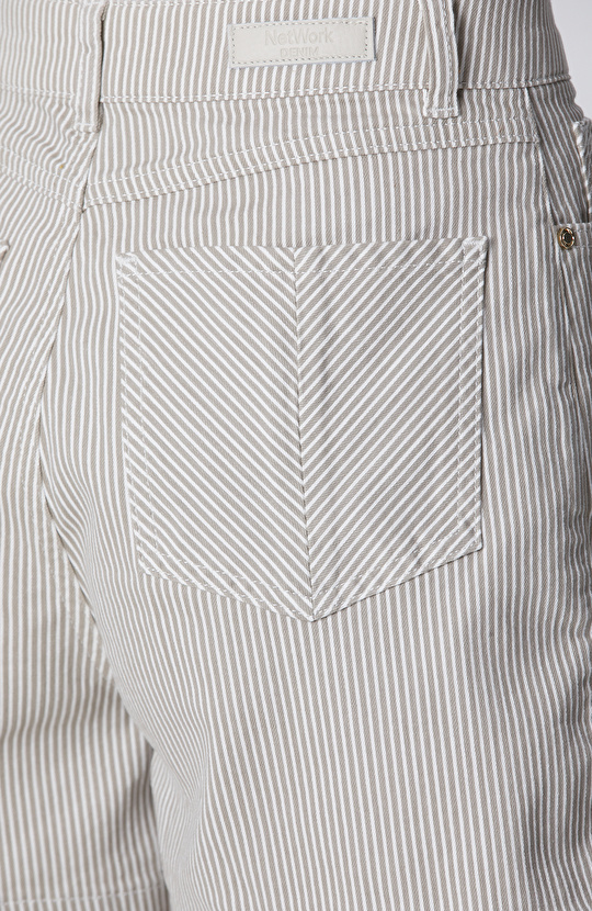 Beyaz Bej Denim Şort