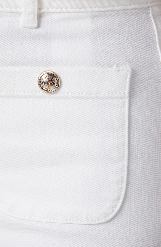 Kırık Beyaz Cep Detaylı Denim Şort