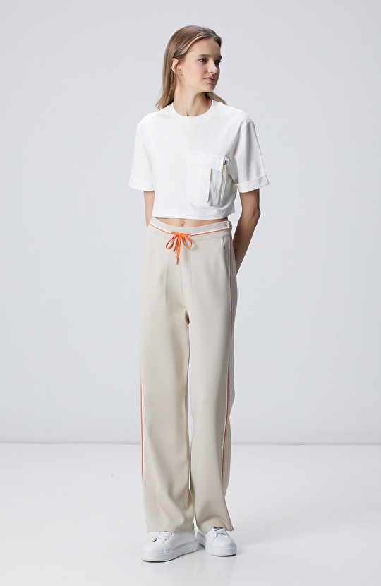 N-Tech Kırık Beyaz Garni Detaylı T-shirt