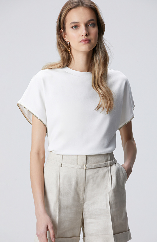 Kırık Beyaz Kol Ucu Taş Detaylı T-shirt