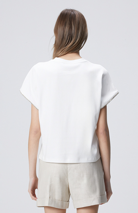 Kırık Beyaz Kol Ucu Taş Detaylı T-shirt