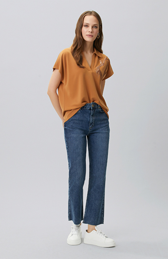 Cinnamon Sequin Embroidery Detailed T-shirt