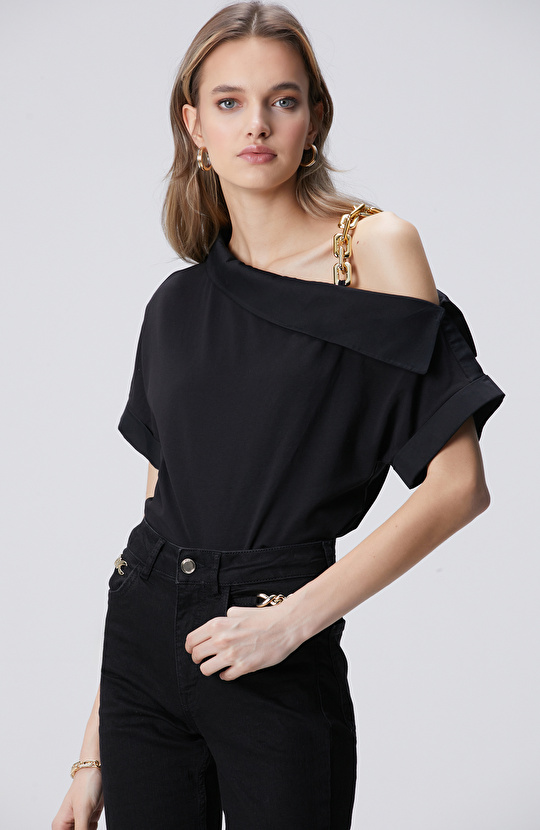 Siyah Aksesuar Askılı T-shirt