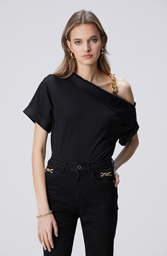 Siyah Aksesuar Askılı T-shirt