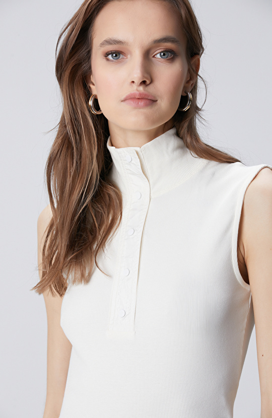 Kırık Beyaz Dokuma Garni Detaylı Modal Mix T-shirt