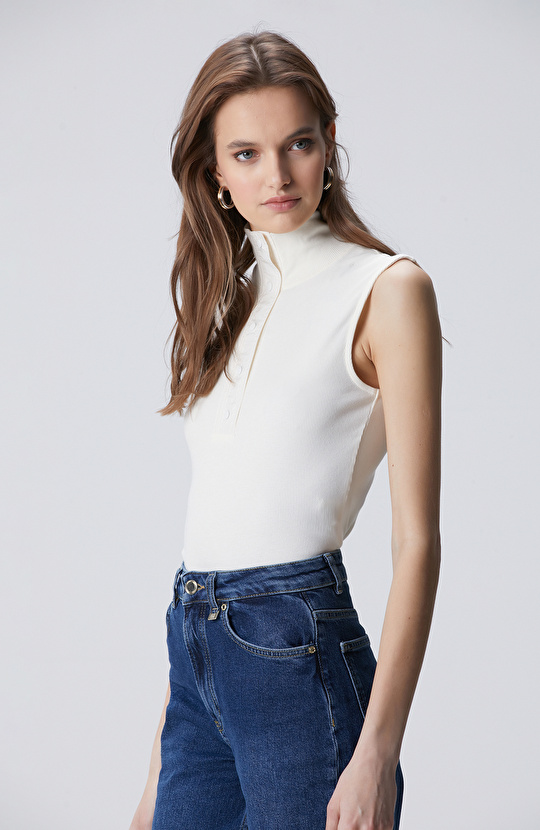 Kırık Beyaz Dokuma Garni Detaylı Modal Mix T-shirt