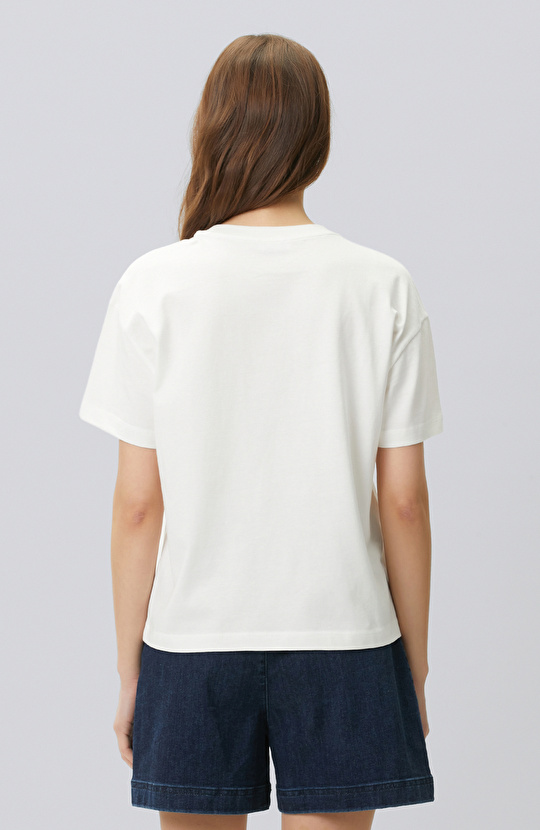 Kırık Beyaz Boncuk İşleme Detaylı T-shirt