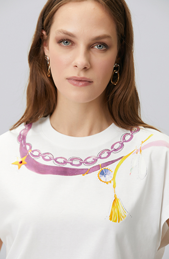 Kırık Beyaz Yaka Baskı Detaylı T-shirt