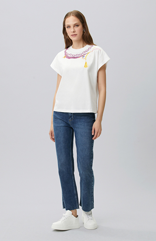 Kırık Beyaz Yaka Baskı Detaylı T-shirt
