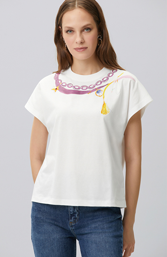 Kırık Beyaz Yaka Baskı Detaylı T-shirt