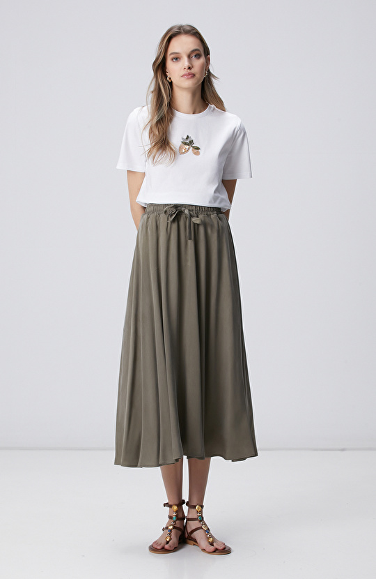 Beyaz Aplike Aksesuarlı T-shirt