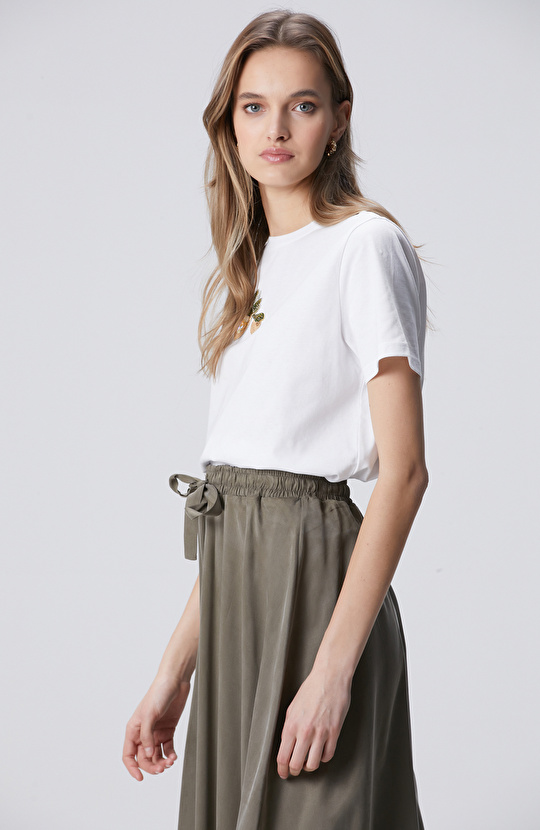 Beyaz Aplike Aksesuarlı T-shirt