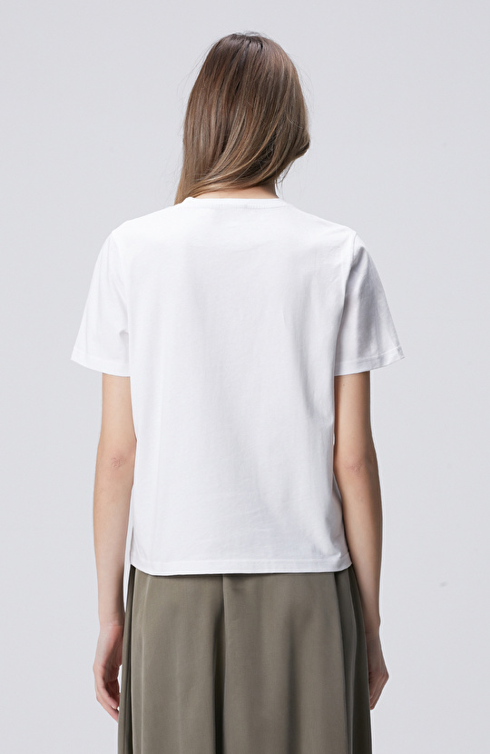 Beyaz Aplike Aksesuarlı T-shirt