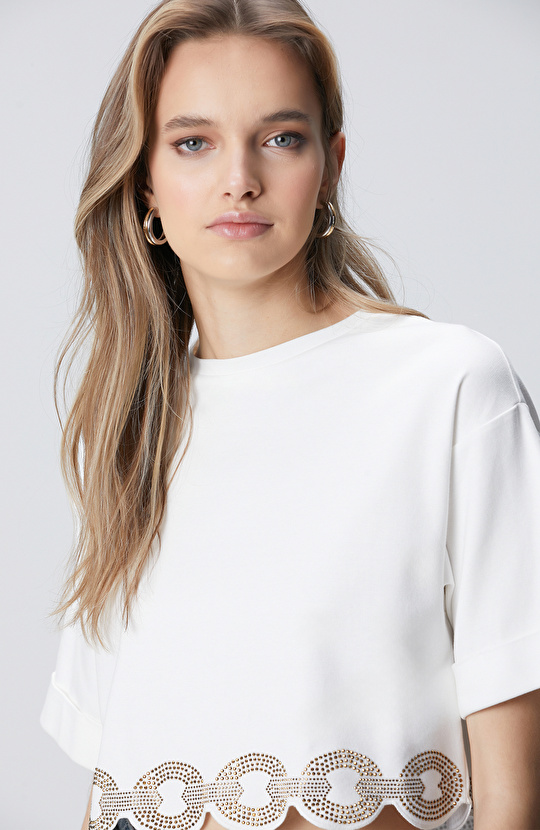 Kırık Beyaz Etek Ucu Taş Baskılı T-shirt