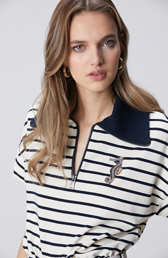 Lacivert Beyaz Aksesuarlı Fermuar Yaka T-shirt