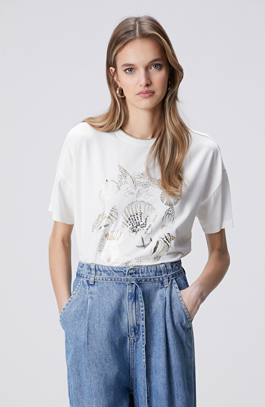 Kırık Beyaz Ön Beden Baskılı T-shirt