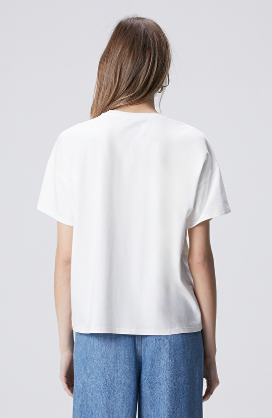 Kırık Beyaz Ön Beden Baskılı T-shirt