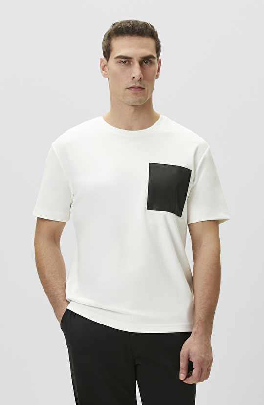 Comfort Fit Beyaz Göğüs Cep Detaylı Sweatshirt