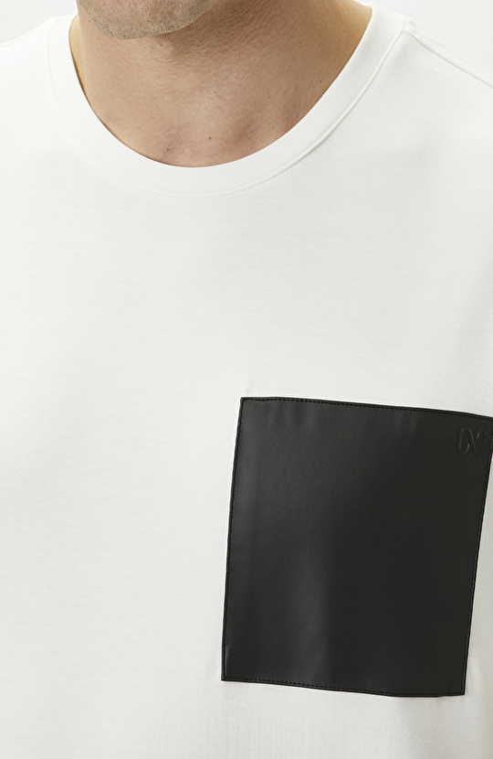 Comfort Fit Beyaz Göğüs Cep Detaylı Sweatshirt