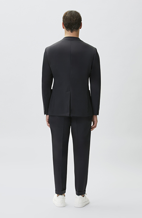 SUIT