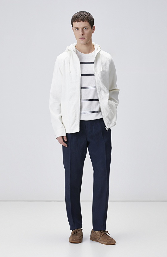 Beyaz Çizgili Keten Karışımlı Triko Kazak