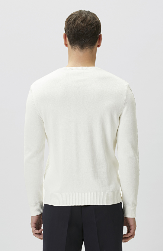 Beyaz Saç Örgü Detaylı Triko Kazak