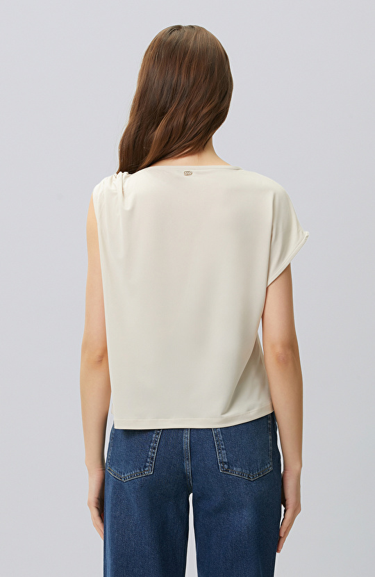 Beige Low Sleeve Shoulder Gold Accessory Knitted Blouse