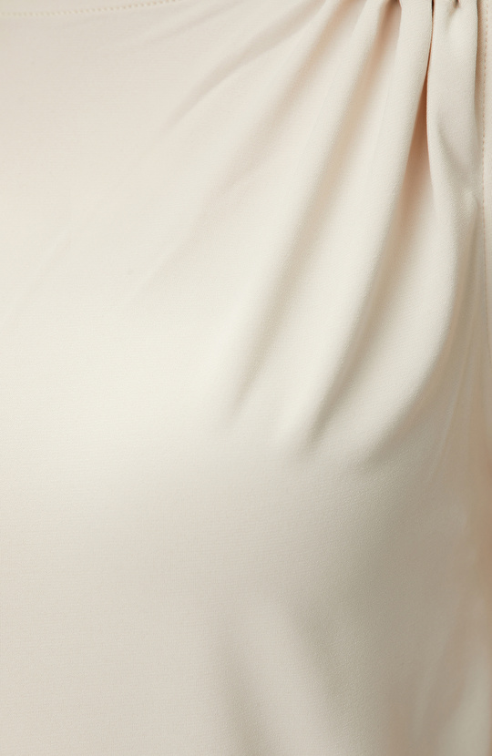 Beige Low Sleeve Shoulder Gold Accessory Knitted Blouse