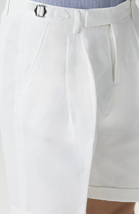 Kırık Beyaz Beli Tokalı Keten Karışımlı Şort