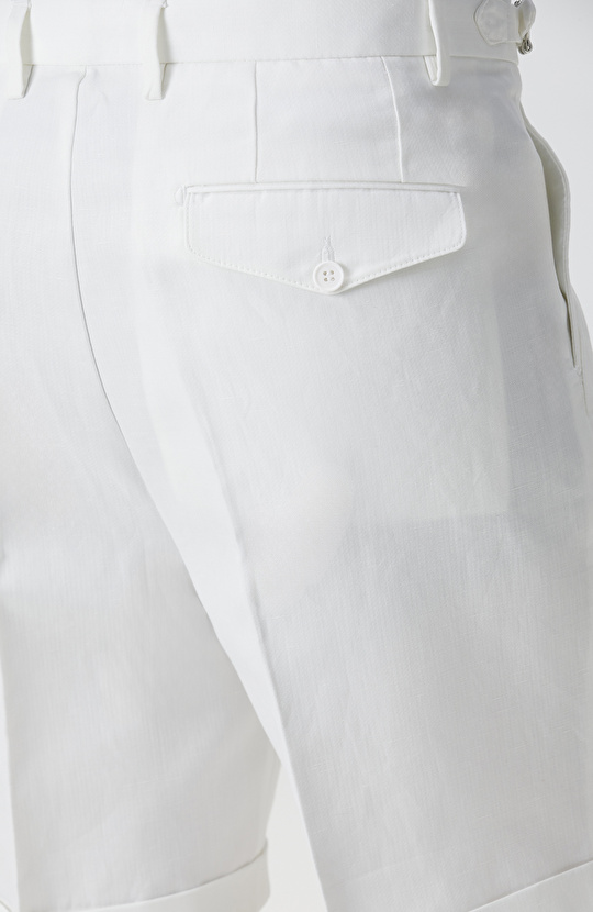 Kırık Beyaz Beli Tokalı Keten Karışımlı Şort