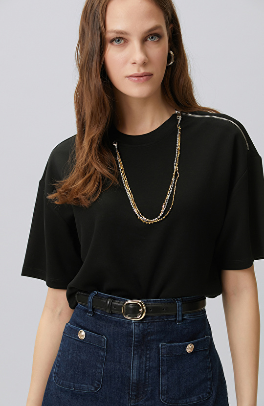 Black Collar Chain Detailed T-shirt