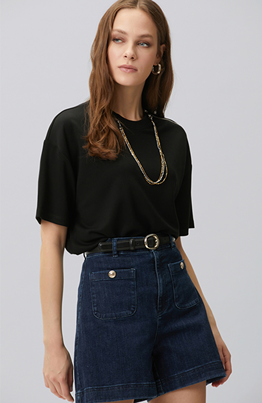 Black Collar Chain Detailed T-shirt