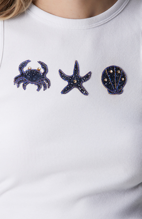 Beyaz Aksesuar Detaylı Örme Atlet