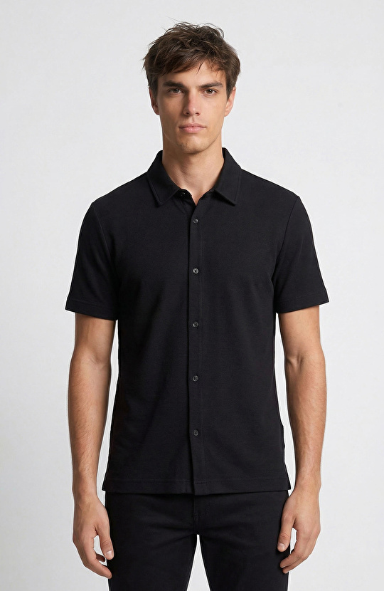 Siyah Jakarlı Kısa Kollu Gömlek