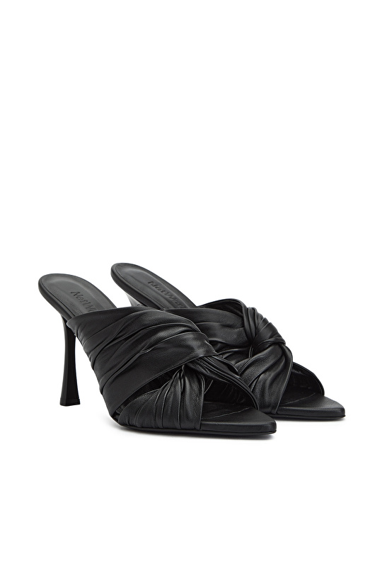 Siyah Düğüm Detaylı Kadın Deri Terlik