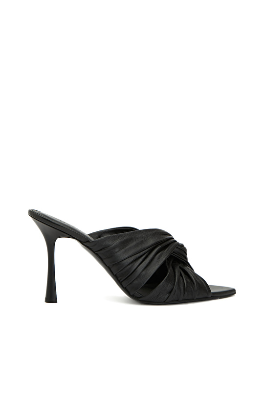 Siyah Düğüm Detaylı Kadın Deri Sandalet