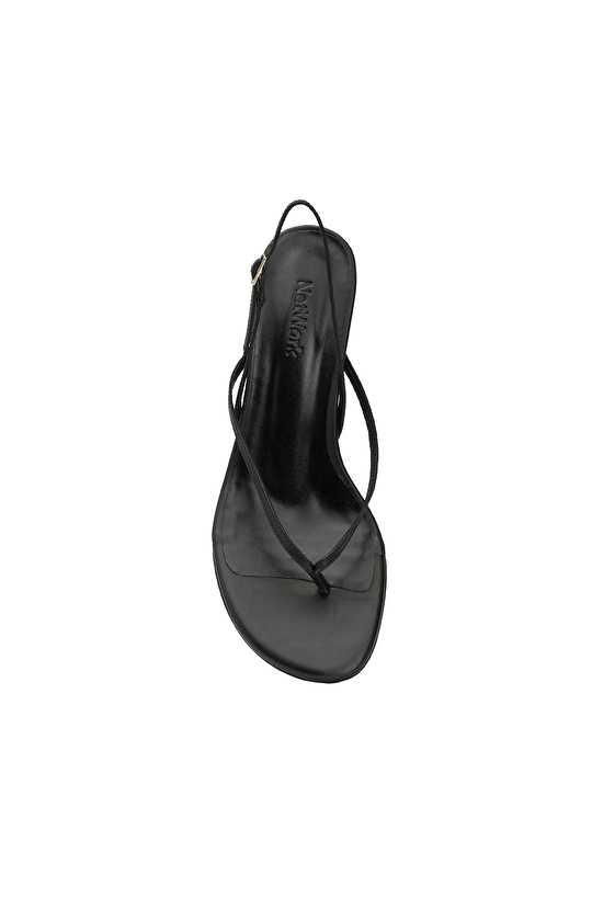 Siyah Parmak Arası Detaylı Kadın Deri Sandalet