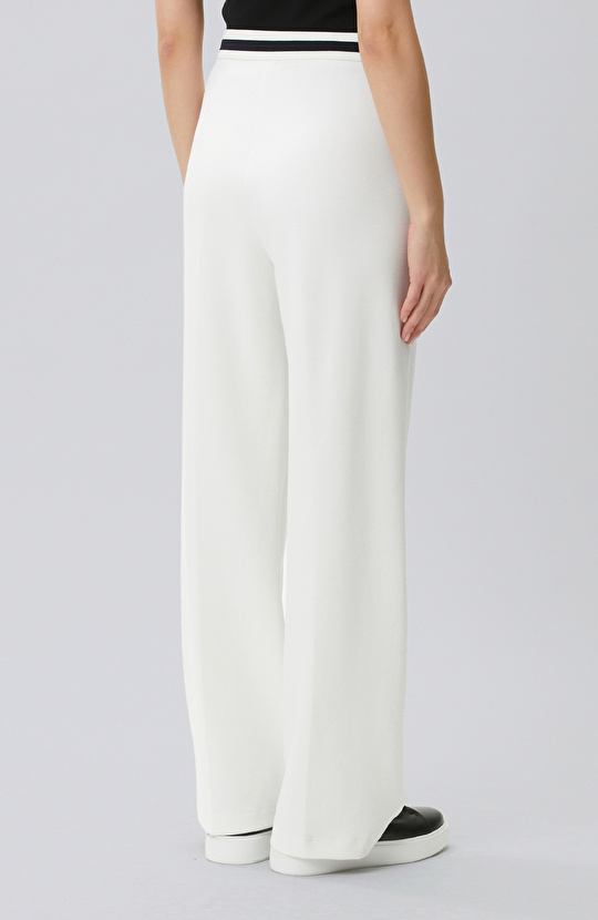 Kırık Beyaz Nervür Detaylı Eşofman