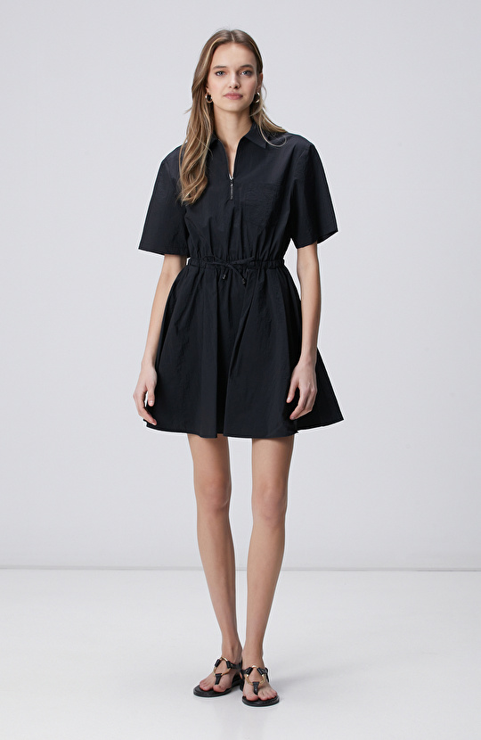 Siyah Büzgülü Kısa Kol Fermuar Yaka Mini Elbise