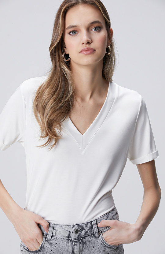 Kırık Beyaz Kol Katlama Detaylı Basic T-shirt