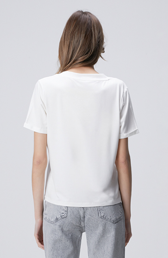 Kırık Beyaz Kol Katlama Detaylı Basic T-shirt