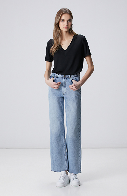 Siyah Kol Katlama Detaylı Basic T-shirt