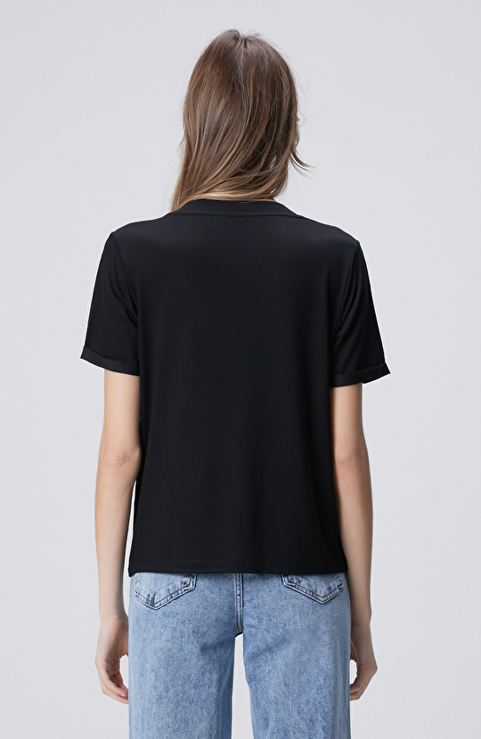 Siyah Kol Katlama Detaylı Basic T-shirt