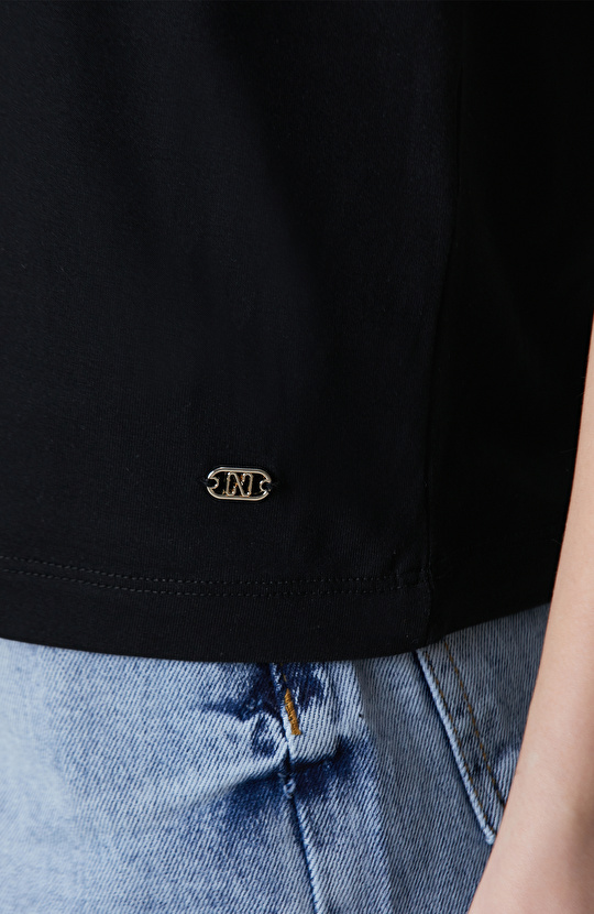 Siyah Kol Katlama Detaylı Basic T-shirt