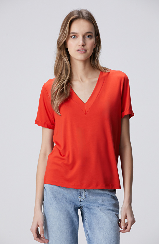 Kırmızı Kol Katlama Detaylı Basic T-shirt