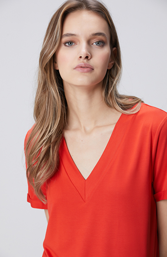 Kırmızı Kol Katlama Detaylı Basic T-shirt