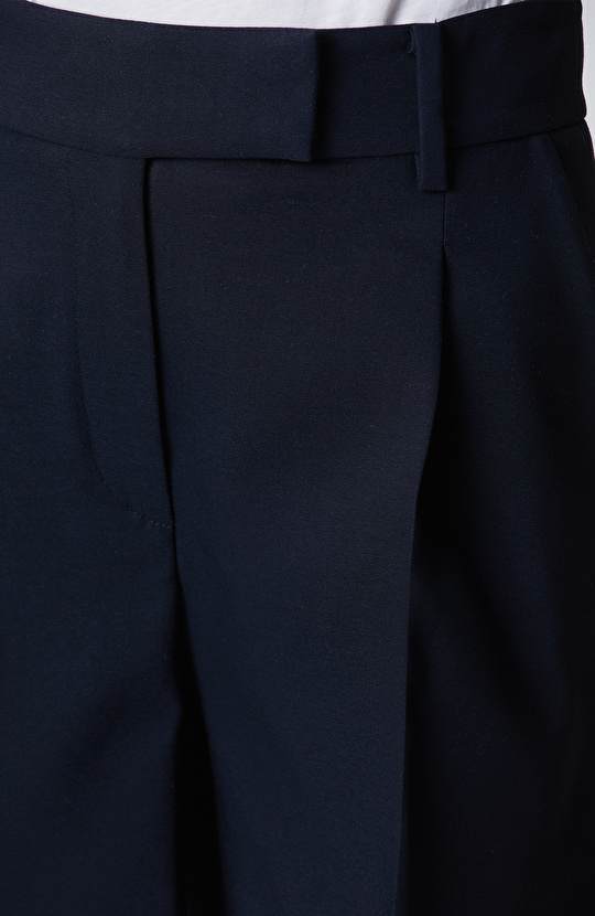 Lacivert Pile Detaylı Kısa Şort